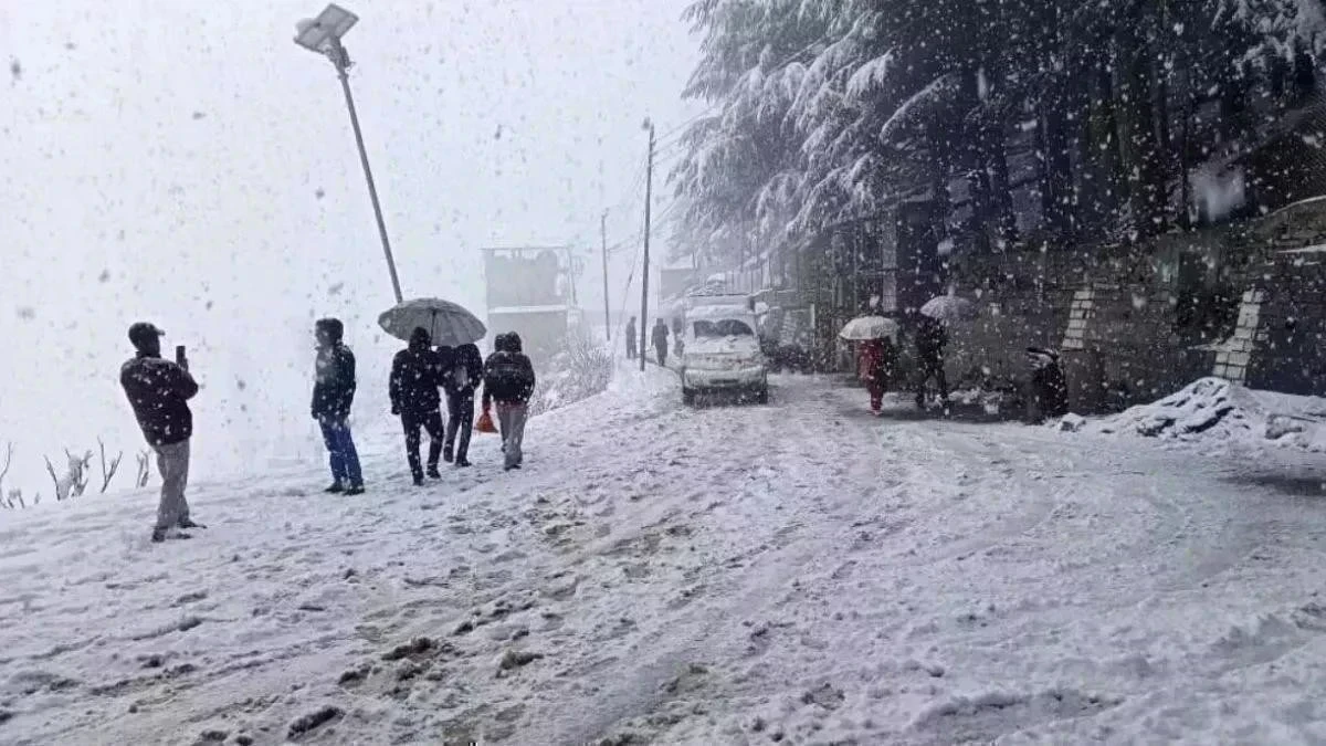लाहौल घाटी समेत ऊंचाई वाले क्षेत्रों में बर्फबारी, शिमला में झमाझम बारिश