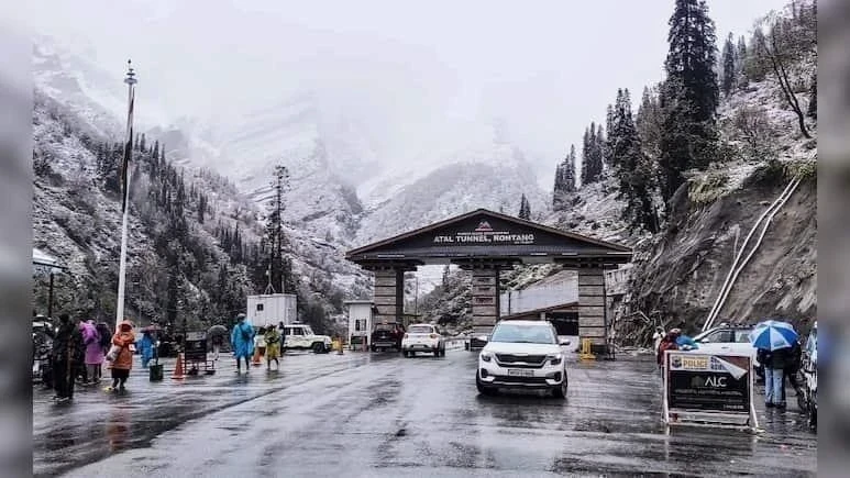 हिमाचल प्रदेश में अक्टूबर  में पहली बर्फबारी और शीतलहर शुरू