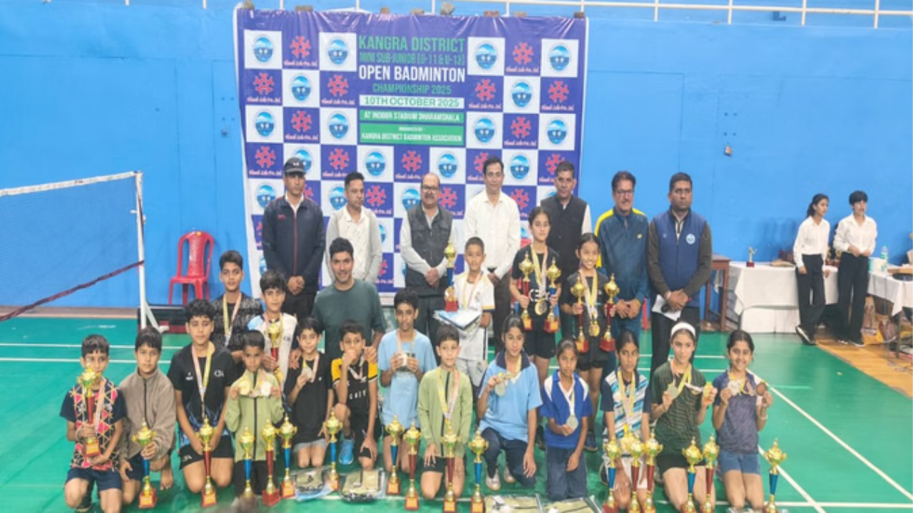 धर्मशाला जिला स्तरीय बैडमिंटन प्रतियोगिता: विजेता खिलाड़ियों को सम्मानित