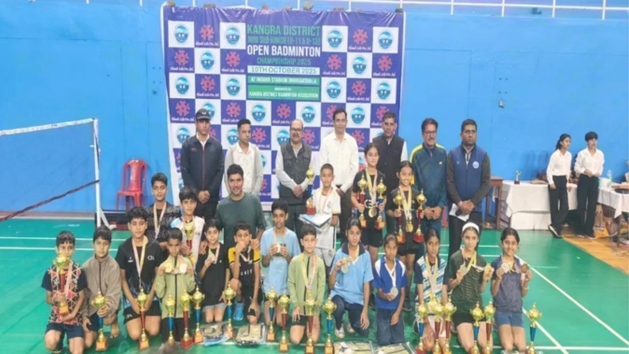 धर्मशाला जिला स्तरीय बैडमिंटन प्रतियोगिता: विजेता खिलाड़ियों को सम्मानित