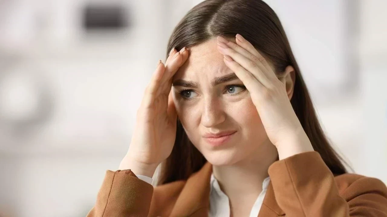 क्या आप झिझक को सामाजिक घबराहट समझ रहे हैं? मुख्य अंतर जानिए