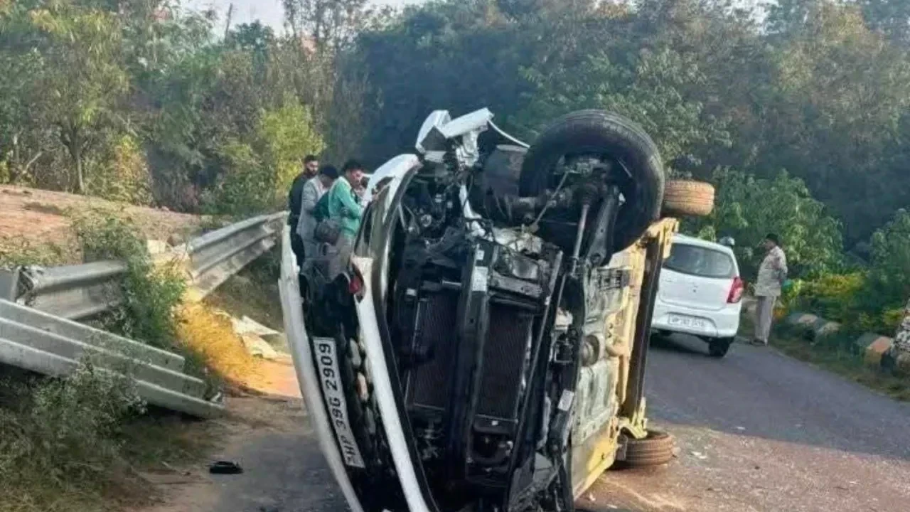 कांगड़ा-देहरा मार्ग पर रानीताल में नागमंदिर के पास कार हादसा