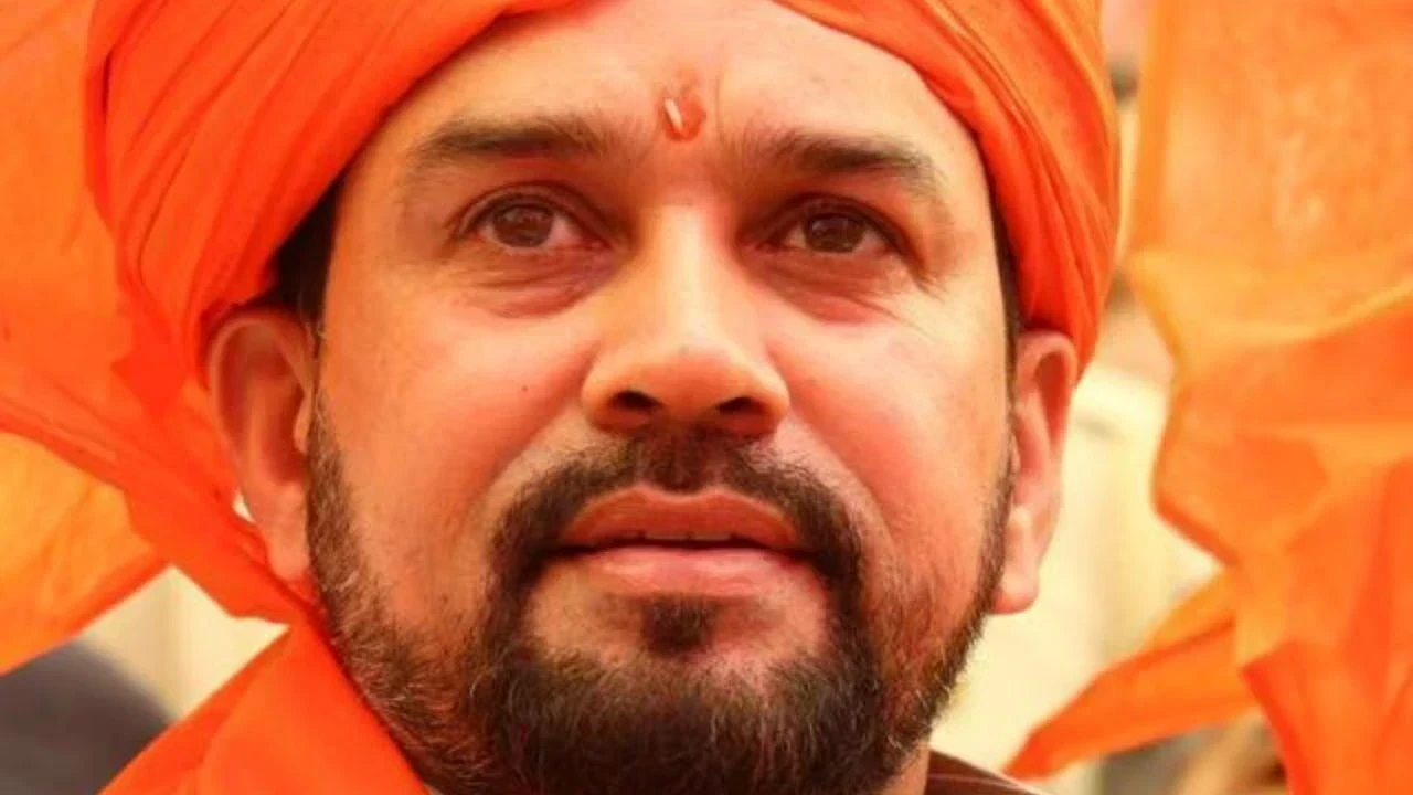 अनुराग ठाकुर का आग्रह: केंद्रीय योजनाएं सही पात्रों तक पहुंचें