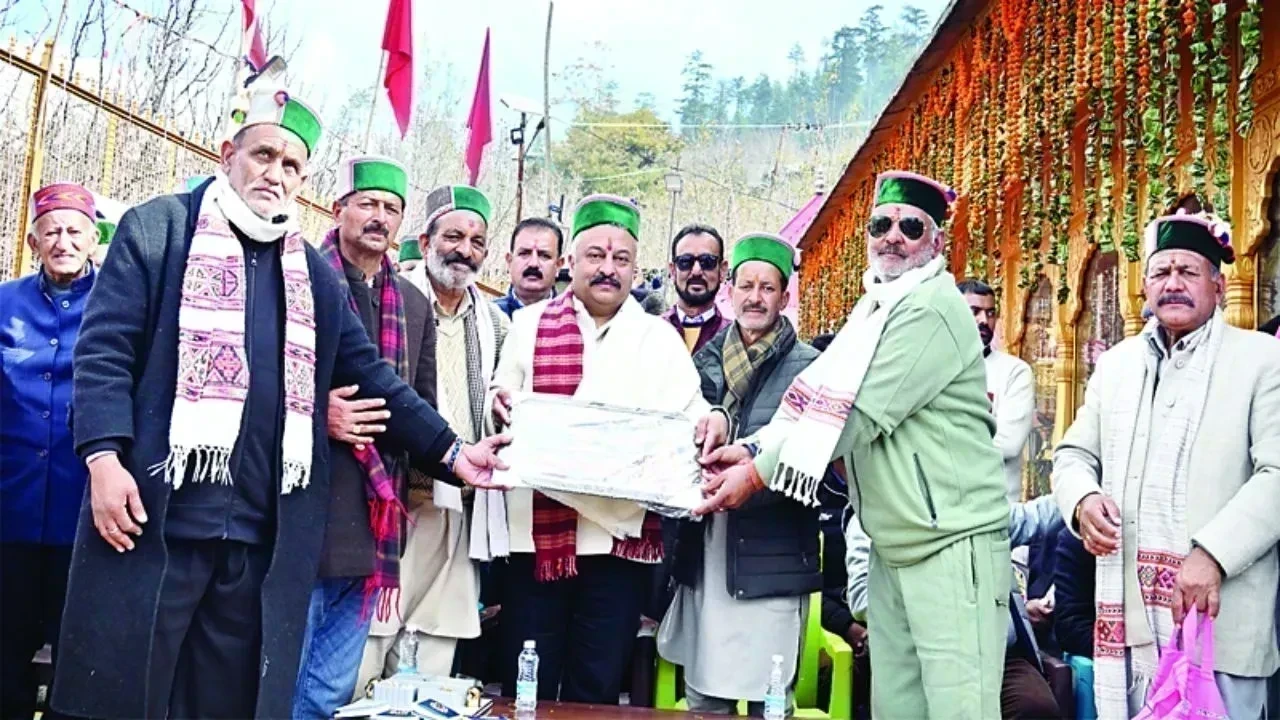 54 साल बाद झडग में शांत महायज्ञ का आगाज़, नागेश्वर देवता के दर्शन को उमड़े श्रद्धालु