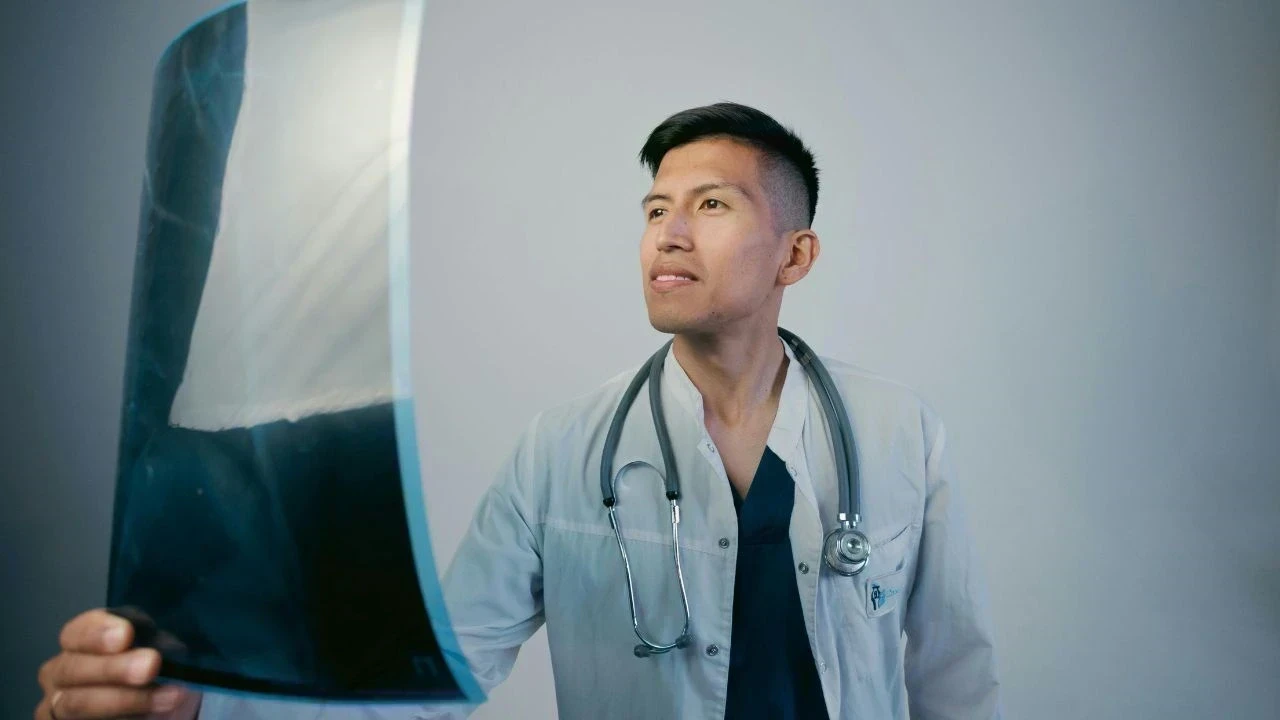 एआई एक्स-रे वाली फर्जी पोस्ट ने सोलन-शिमला-बद्दी में मचाई दहशत