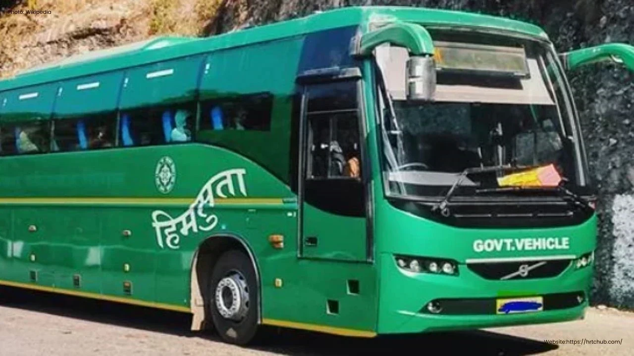 कुल्लू में हिमाचल पथ परिवहन निगम वोल्वो बस पर हमला, सीट न मिलने पर शीशे तोड़े