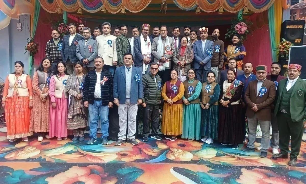 मिल्क फेडरेशन अध्यक्ष बुद्धि सिंह ठाकुर ने मेधावियों को किया सम्मानित