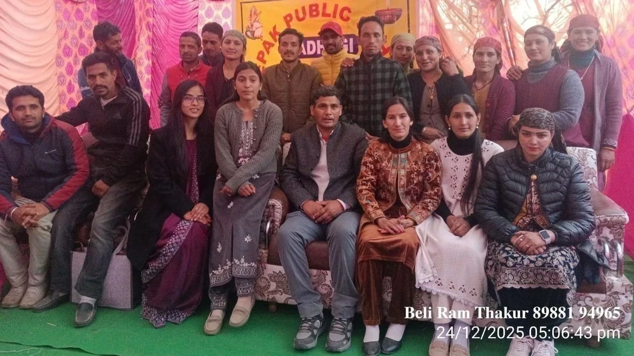 दीपक पब्लिक स्कूल लढागी में धूमधाम से मनाया गया वार्षिक पारितोषिक वितरण समारोह