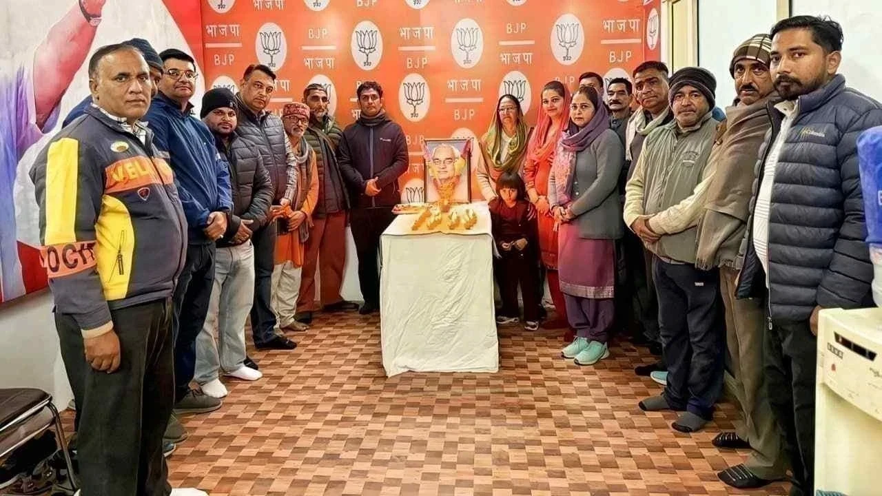 अटल बिहारी वाजपेयी की याद में गगरेट में दीपोत्सव का आयोजन