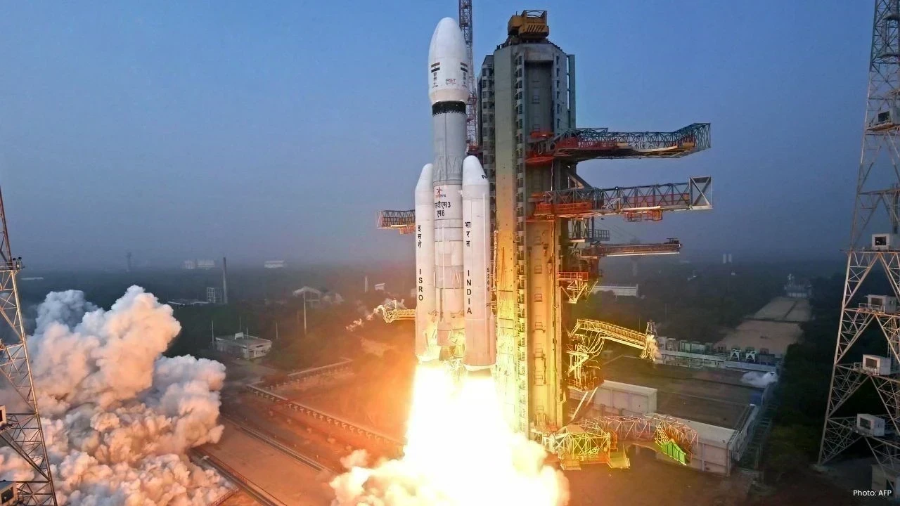 इसरो ने एलवीएम3-एम6 से अमेरिकी ब्लूबर्ड उपग्रह सफलतापूर्वक लॉन्च किया