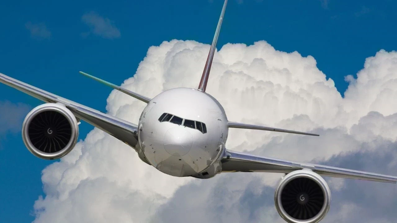 दिल्ली में कोहरे का कहर, हवाई यातायात ठप, 125 से ज्यादा उड़ानें रद्द