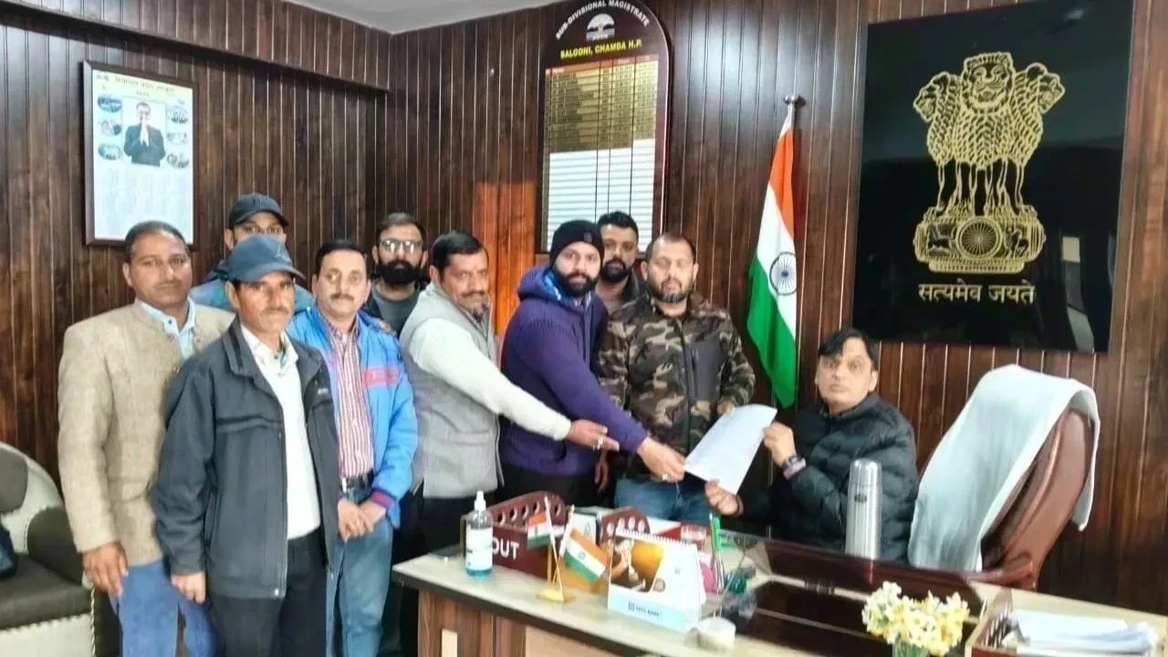 बस सेवा नहीं होने से परेशान लोग, HRTC बस शुरू करने की मांग