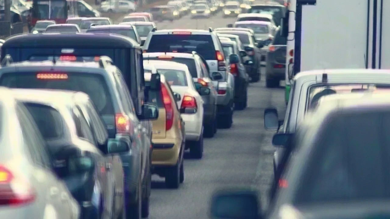 क्रिसमस-न्यू ईयर पर हिमाचल में सैलानियों का सैलाब, जाम से हाल बेहाल