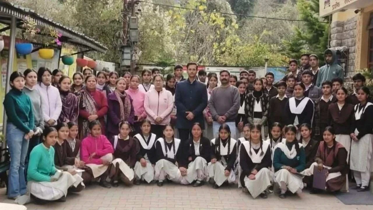 GMSSS साहो के छात्रों ने PHC चनेड़ का शैक्षणिक भ्रमण किया