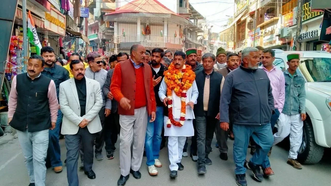 लगातार दूसरी बार जिला कांग्रेस अध्यक्ष बनने पर सुमन भारती का जोरदार स्वागत