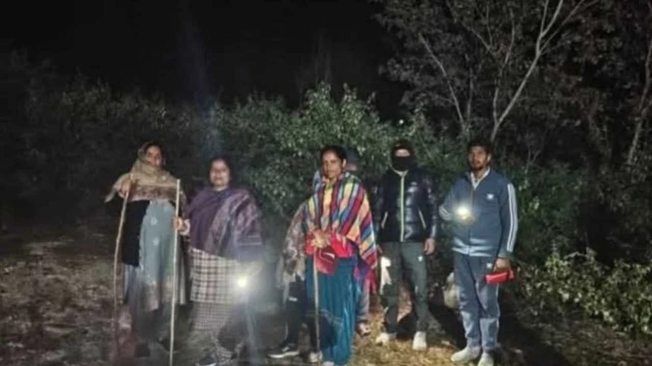 रात नौ बजे निकलती हैं चिट्टा माफिया के खिलाफ, लघट महिला मंडल बना हिमाचल की मिसाल