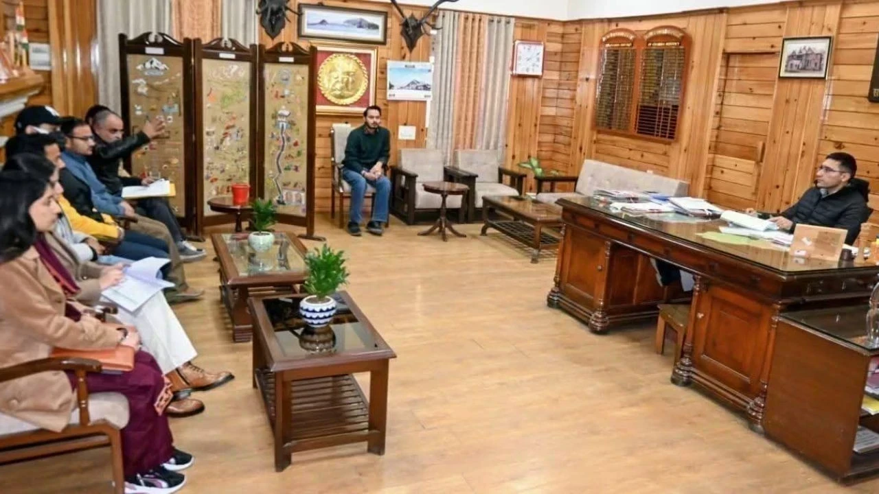 सलूणी में सीडब्ल्यूसी से जुड़े मामलों की समीक्षा बैठक आयोजित