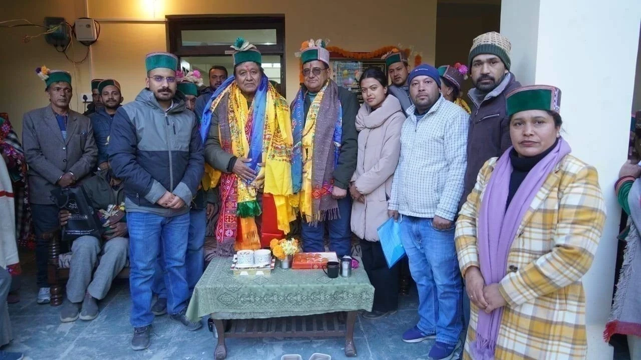 किन्नौर में कर्मचारियों का नियमितीकरण की मांग को लेकर ज्ञापन सौंपा