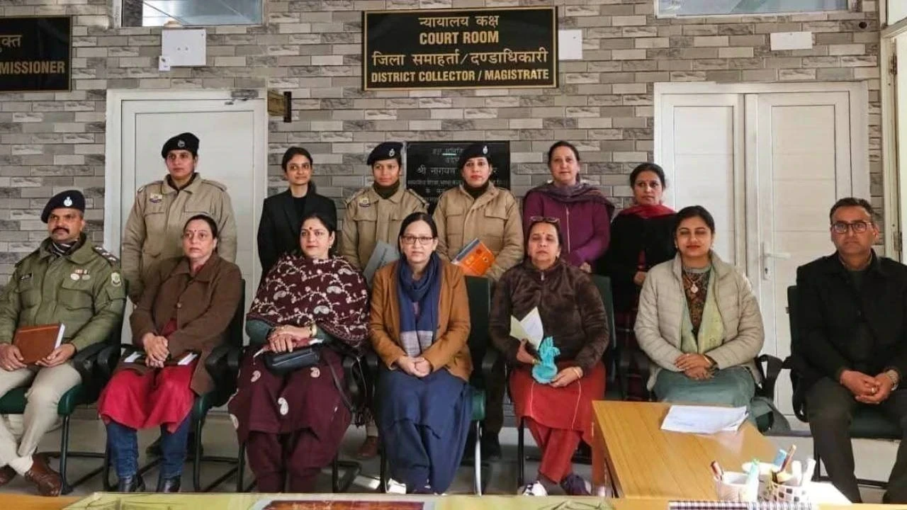 राज्य महिला आयोग ने हमीरपुर में लगाई अदालत, 28 मामलों की सुनवाई