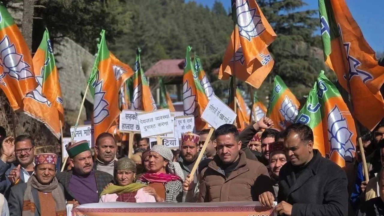 आनी में भाजपा ने कांग्रेस सरकार के खिलाफ जोरदार विरोध प्रदर्शन की