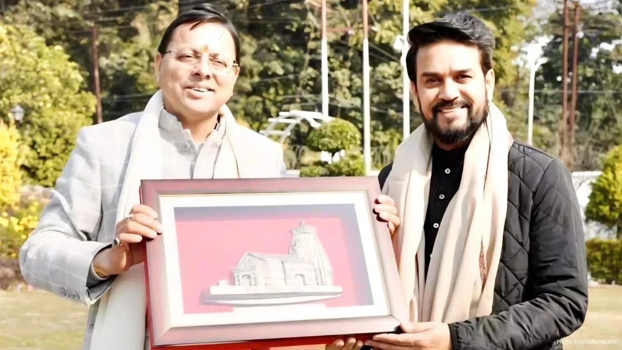 अनुराग ठाकुर ने देहरादून में उत्तराखंड मुख्यमंत्री के साथ हिमाचल विकास पर चर्चा की