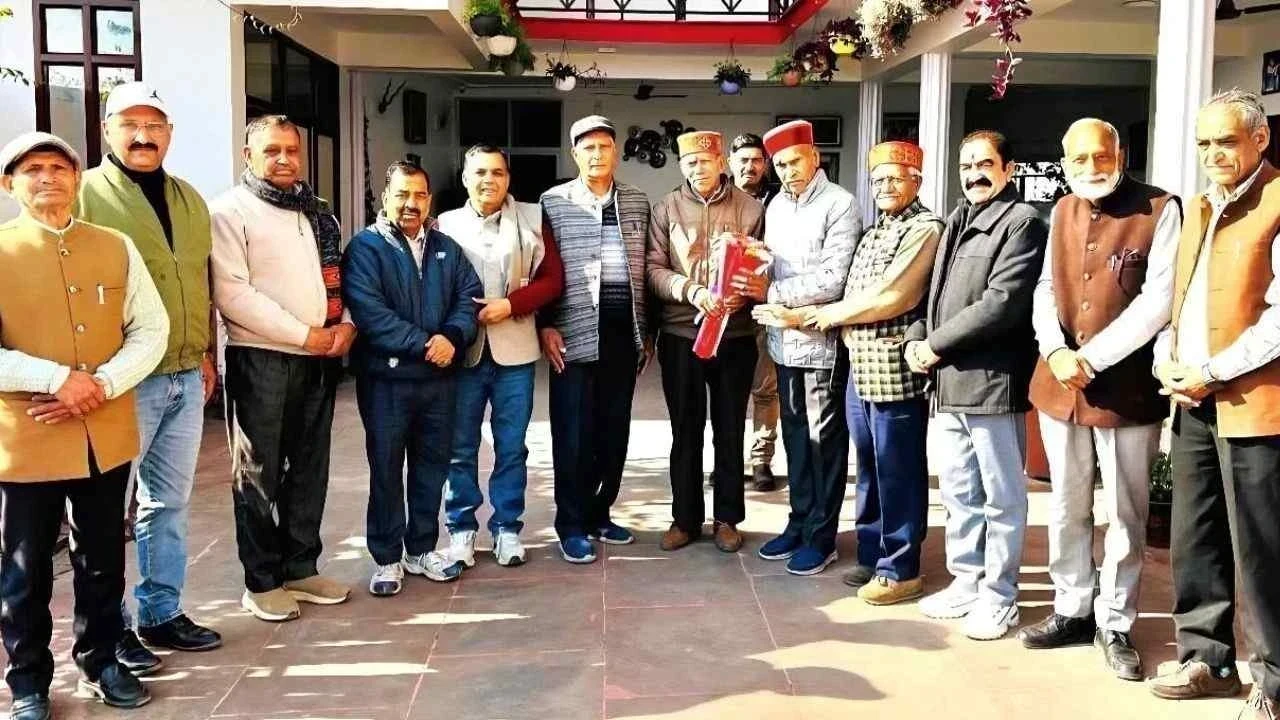 हिम आंचल पेंशनर्स संघ ने प्रो. प्रेम कुमार धूमल से पेंशनरों की मांगे रखीं