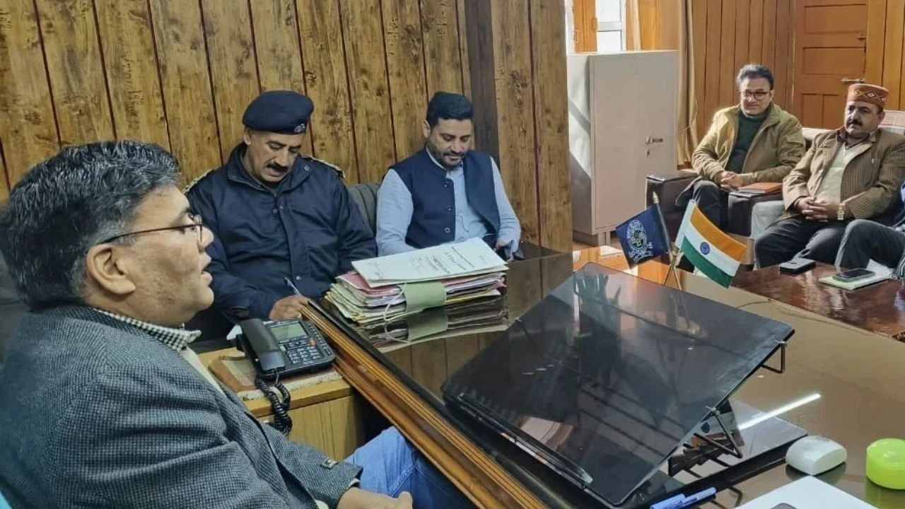 घुमारवीं शहर में बढ़ते अतिक्रमण पर प्रशासन सख्त, अवैध रेडी-फड़ी हटाने का लिया गया निर्णय