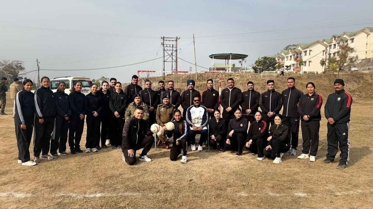 हिमाचल पुलिस हैंडबॉल टीम ऑल इंडिया क्लस्टर प्रतियोगिता के लिए रवाना हुई