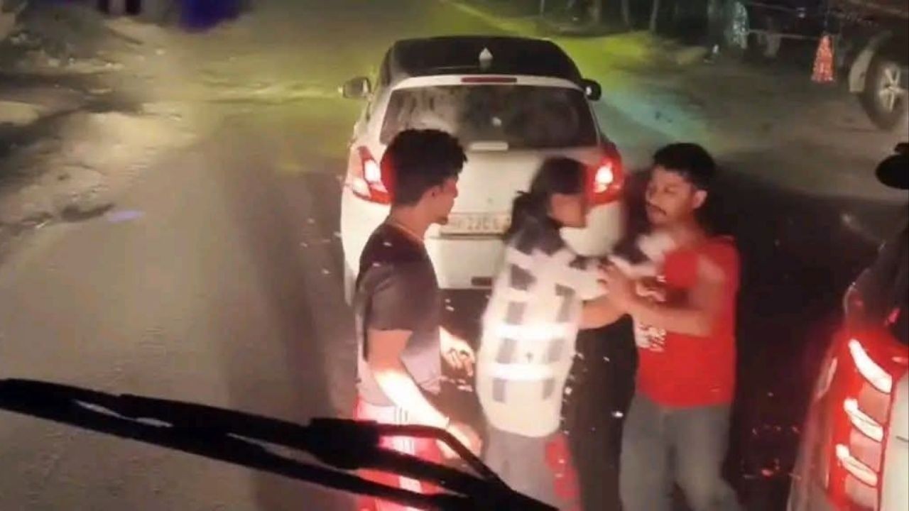 सलासी में निजी बस तोड़फोड़ के बाद कार हादसे में युवती की दर्दनाक मौत