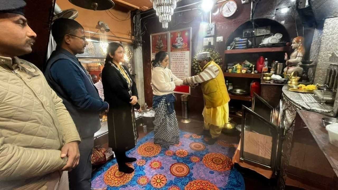 नए डीसी गंधर्व राठौर ने बाबा बालक नाथ मंदिर का लिया जायजा