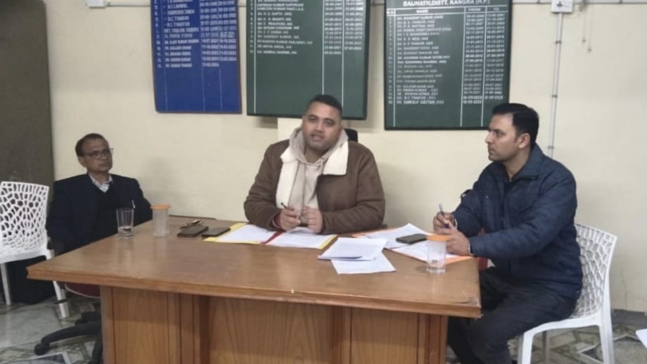 बैजनाथ महाकाल मंदिर में सुरक्षा और विकास कार्यों की समीक्षा बैठक