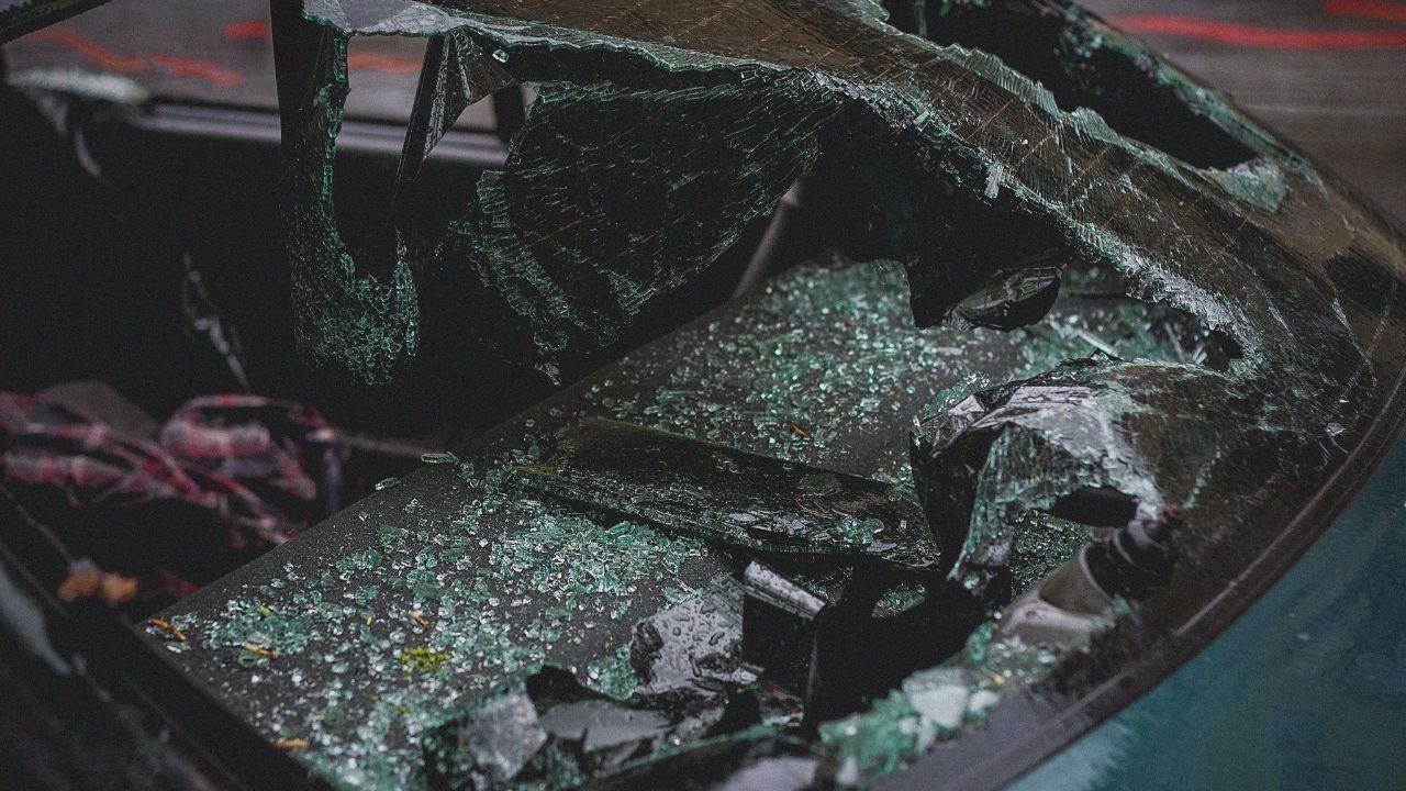 मनाली घूमने आए सैलानियों की कार हादसे का शिकार 3 की मौत