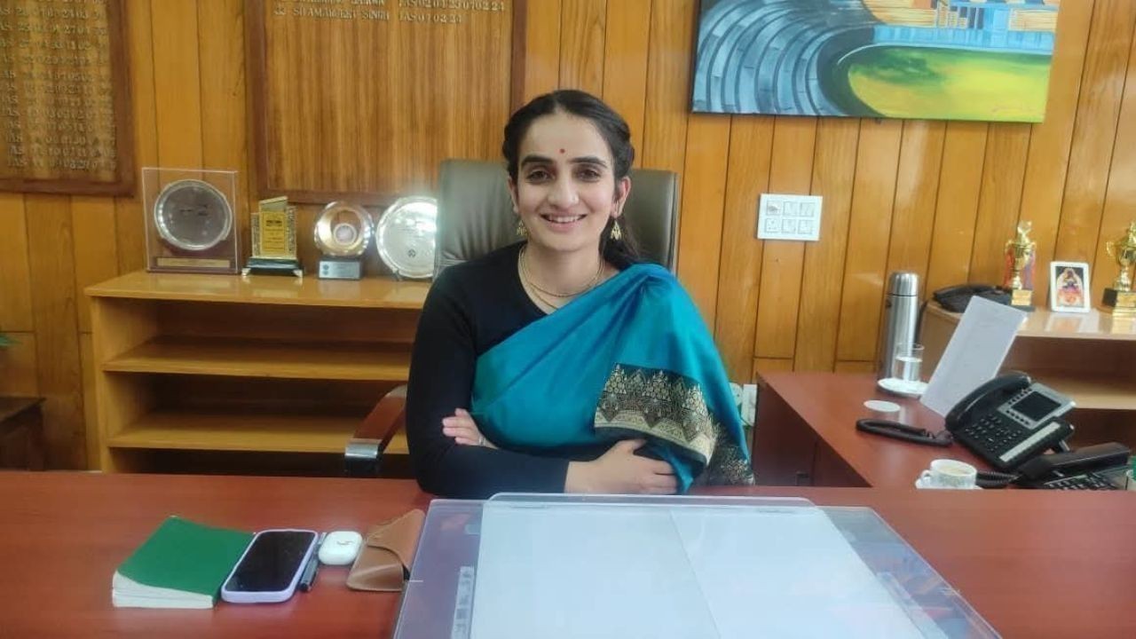 हमीरपुर में बड़ू-टपरे सड़क मरम्मत के चलते यातायात एक माह बंद रहेगा