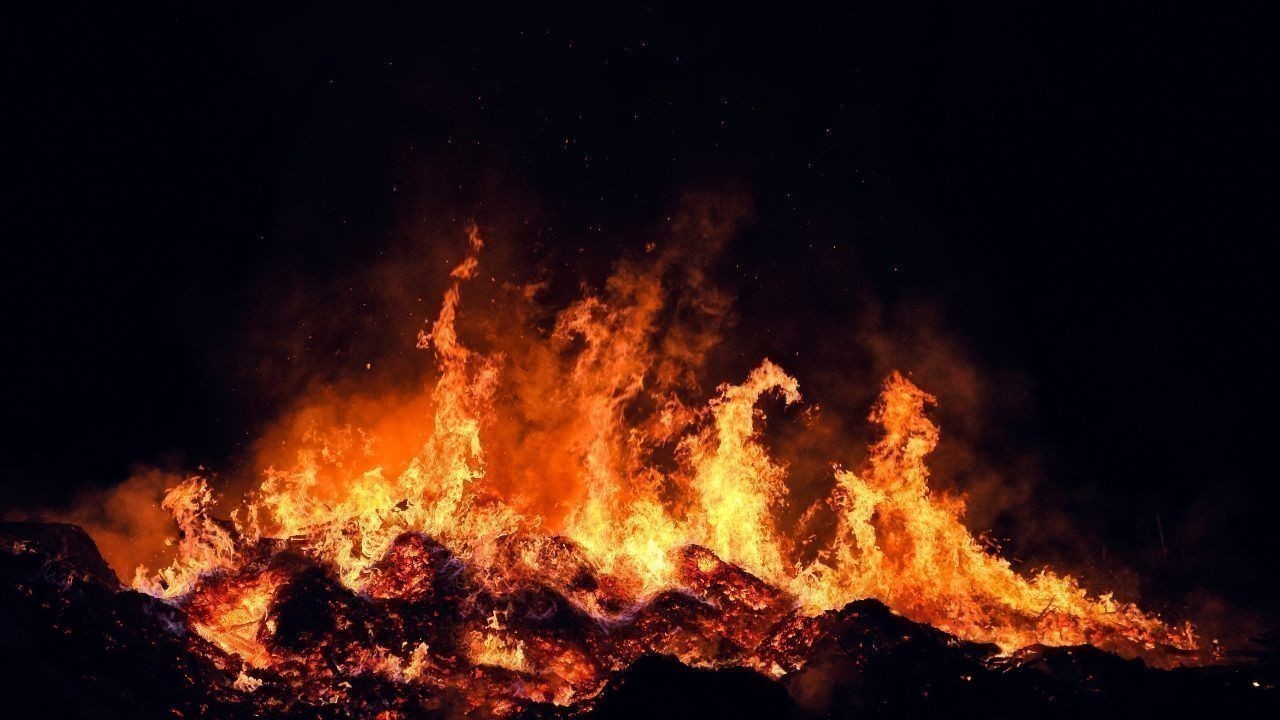 हिमाचल में आग का तांडव धू-धू कर जली गौशाला और मकान क्षतिग्रस्त