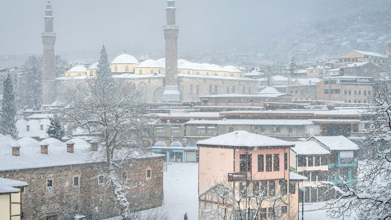 हिमाचल में सीजन का पहला हिमपात शिमला से लाहुल तक बदला मौसम