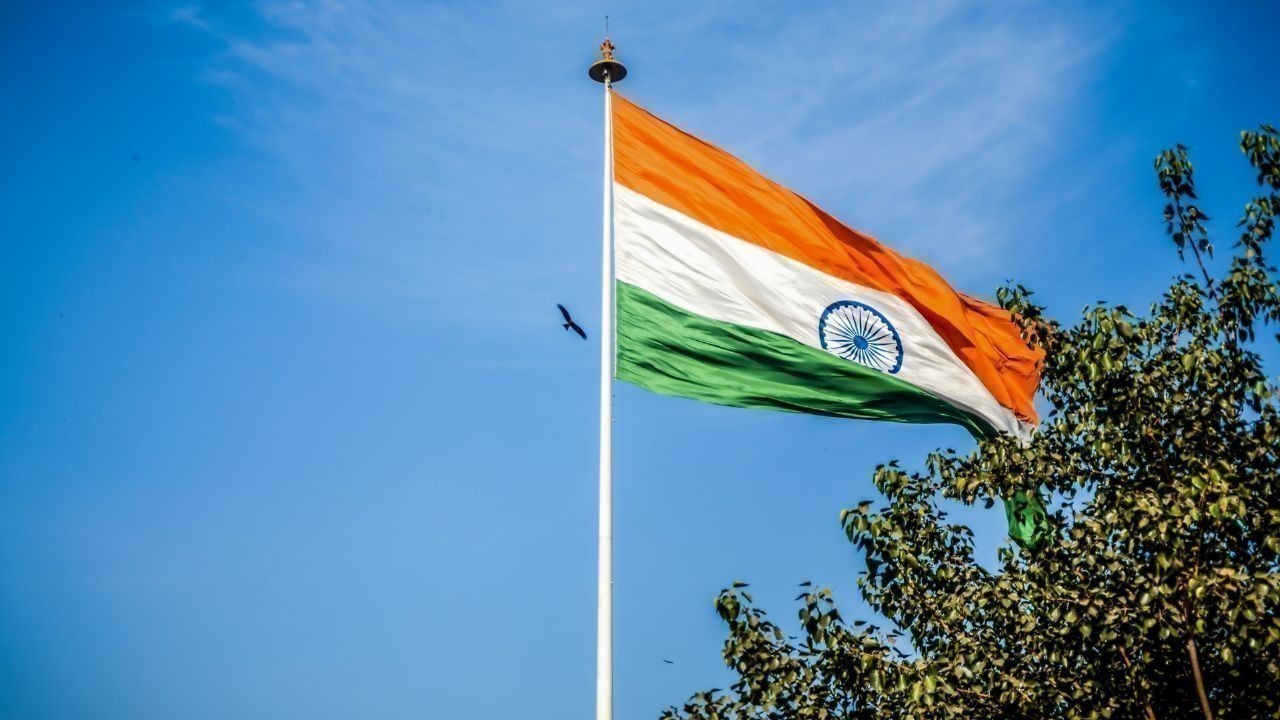 ग्राम पंचायत सुचैहण में ध्वजारोहण को लेकर विवाद, चौकीदार की मनमानी पर हंगामा