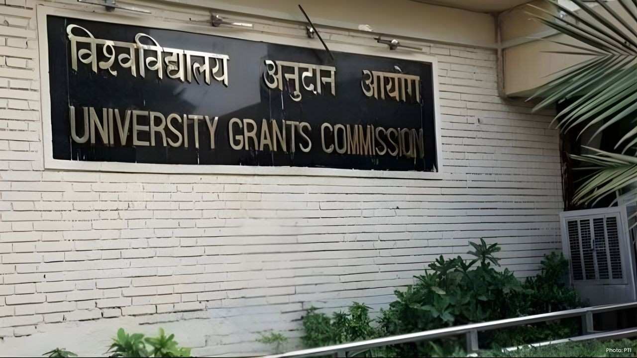 यूजीसी के नए नियमों के खिलाफ हिमाचल में छात्र-शिक्षक सड़कों पर उतरे