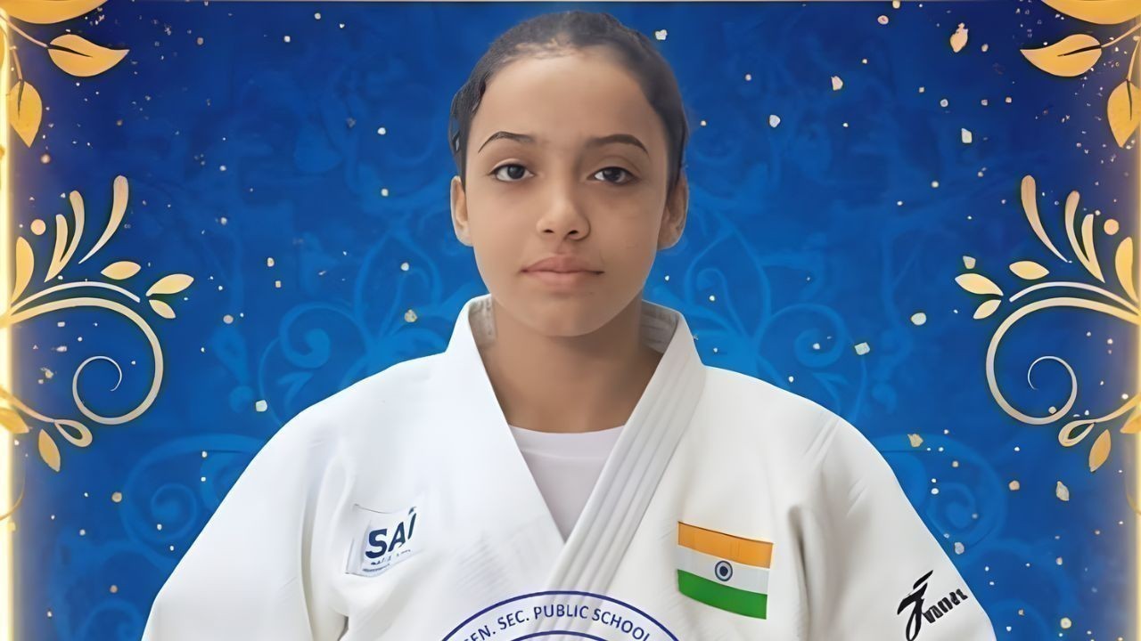 ब्लू स्टार स्कूल की अंकिता ठाकुर ने राष्ट्रीय स्कूल गेम्स जूडो में स्वर्ण पदक जीतकर रचा इतिहास