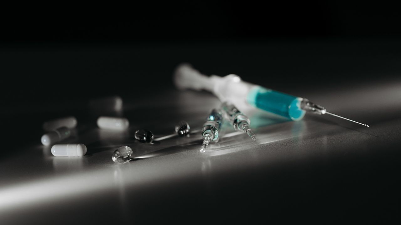 कांगड़ा और कुल्लू में मादक पदार्थ तस्करी पर कड़ी कार्रवाई, दो बड़े तस्कर और नाबालिग गिरफ्तार