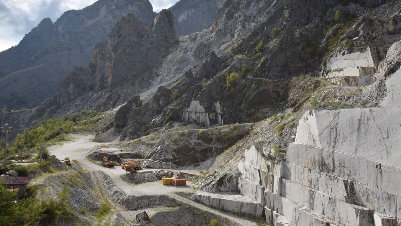 कांगड़ा में अवैध खनन पर प्रशासन सख्त 9 परिवारों को नोटिस