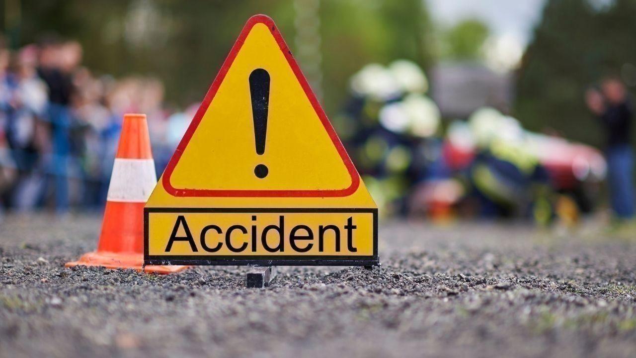 शिमला के रामपुर में तेज रफ्तार ऑल्टो कार खाई में गिरी, दंपति गंभीर रूप से घायल