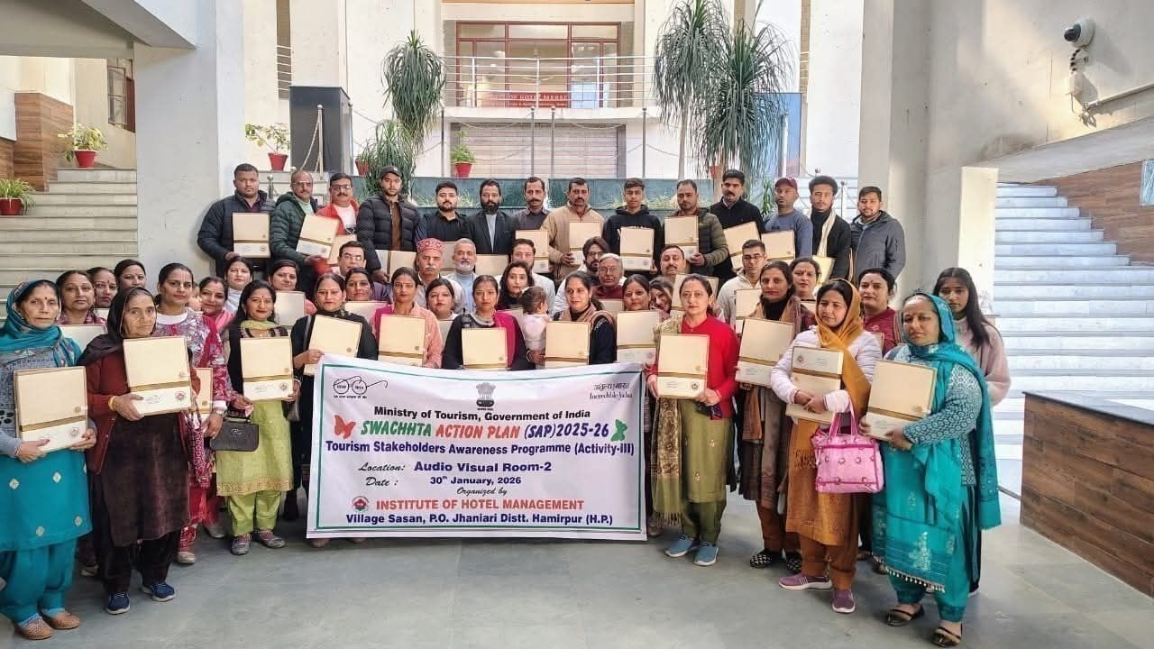 हमीरपुर में नगर निगम ने IHM में पर्यटन व्यवसायियों के लिए स्वच्छता जागरूकता कार्यक्रम आयोजित किया