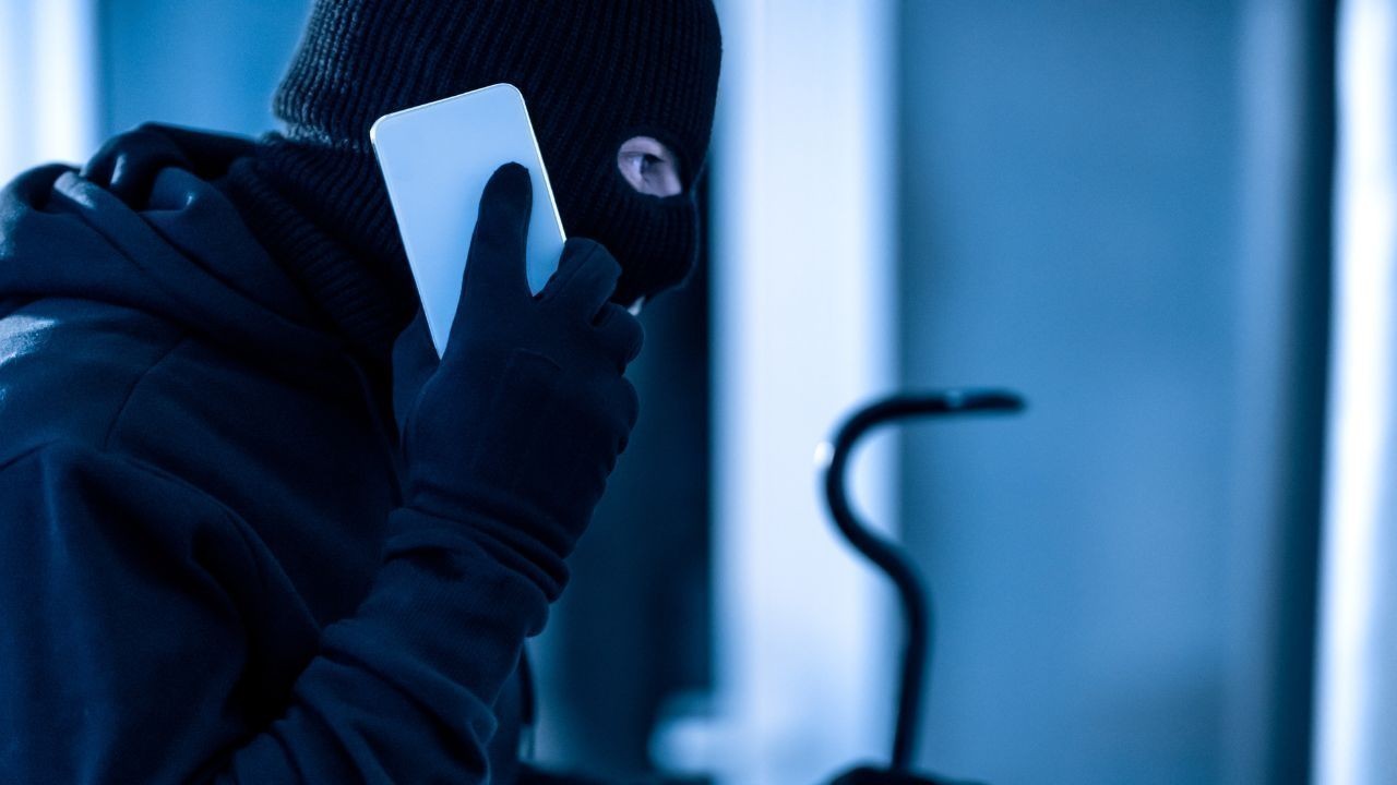 बनीखेत के वार्ड नंबर-7 में घर में चोरी लाखों के गहने ले उड़े चोर