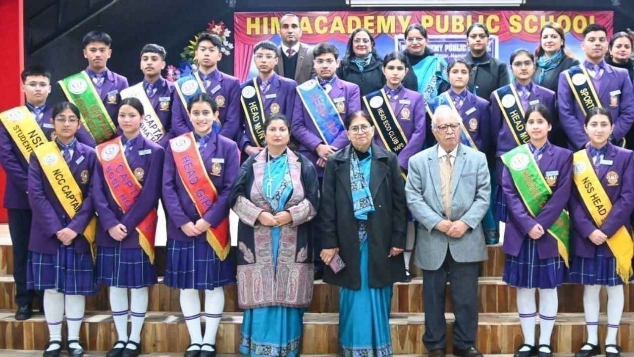 हिम अकादमी पब्लिक स्कूल में नई छात्र परिषद का खास और भव्य समारोह