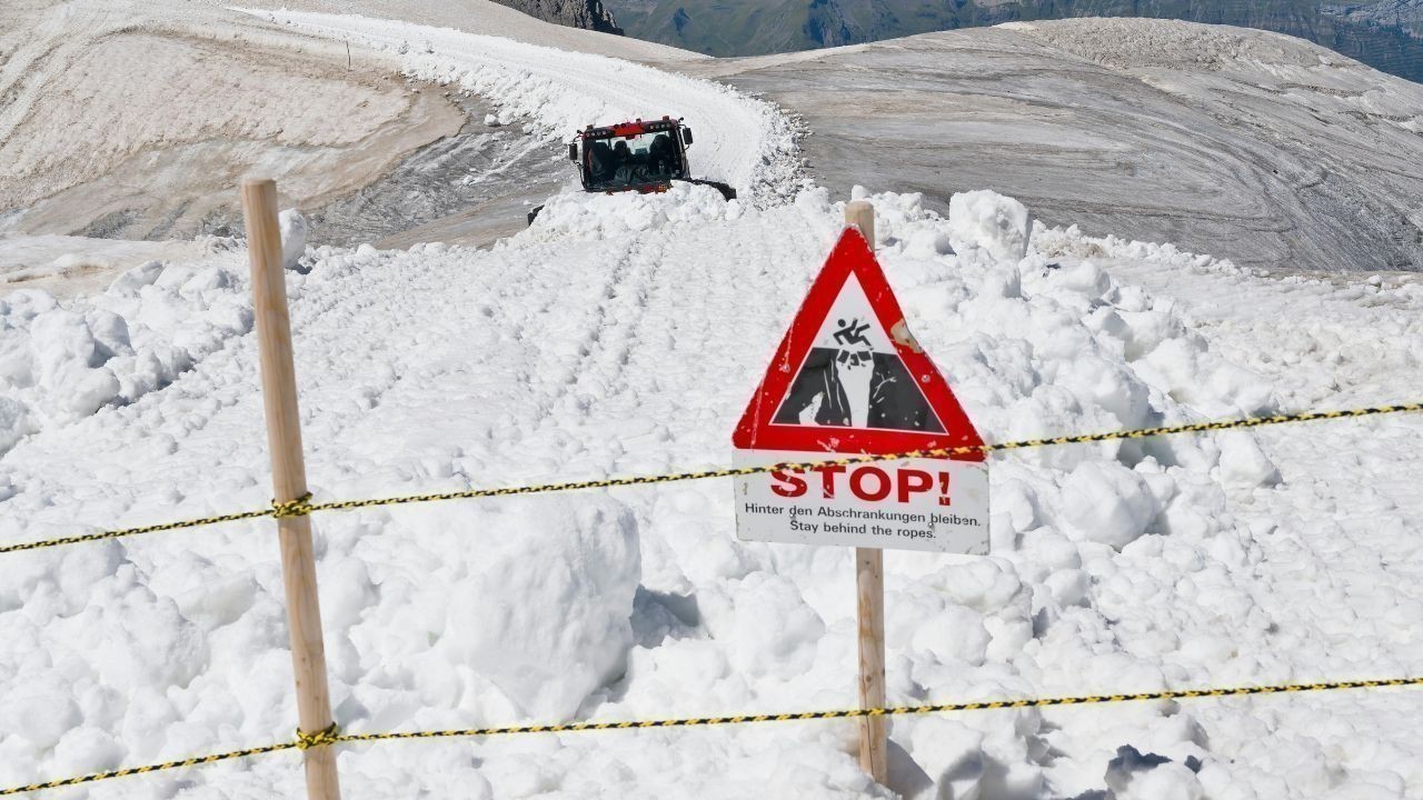 डलहौजी में बर्फबारी के बाद पुलिस ने सुरक्षा इंतजाम परखी स्थिति