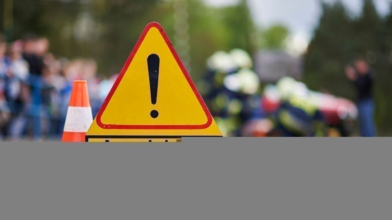 यमुना एक्सप्रेसवे पर प्राइवेट बस और कंटेनर की भीषण टक्कर, छह यात्रियों की मौके पर मौत