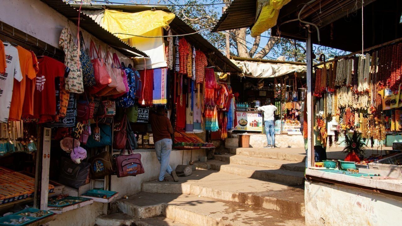 HPU के पास अवैध कब्जे हटाने पर विरोध, लोगों का प्रदर्शन