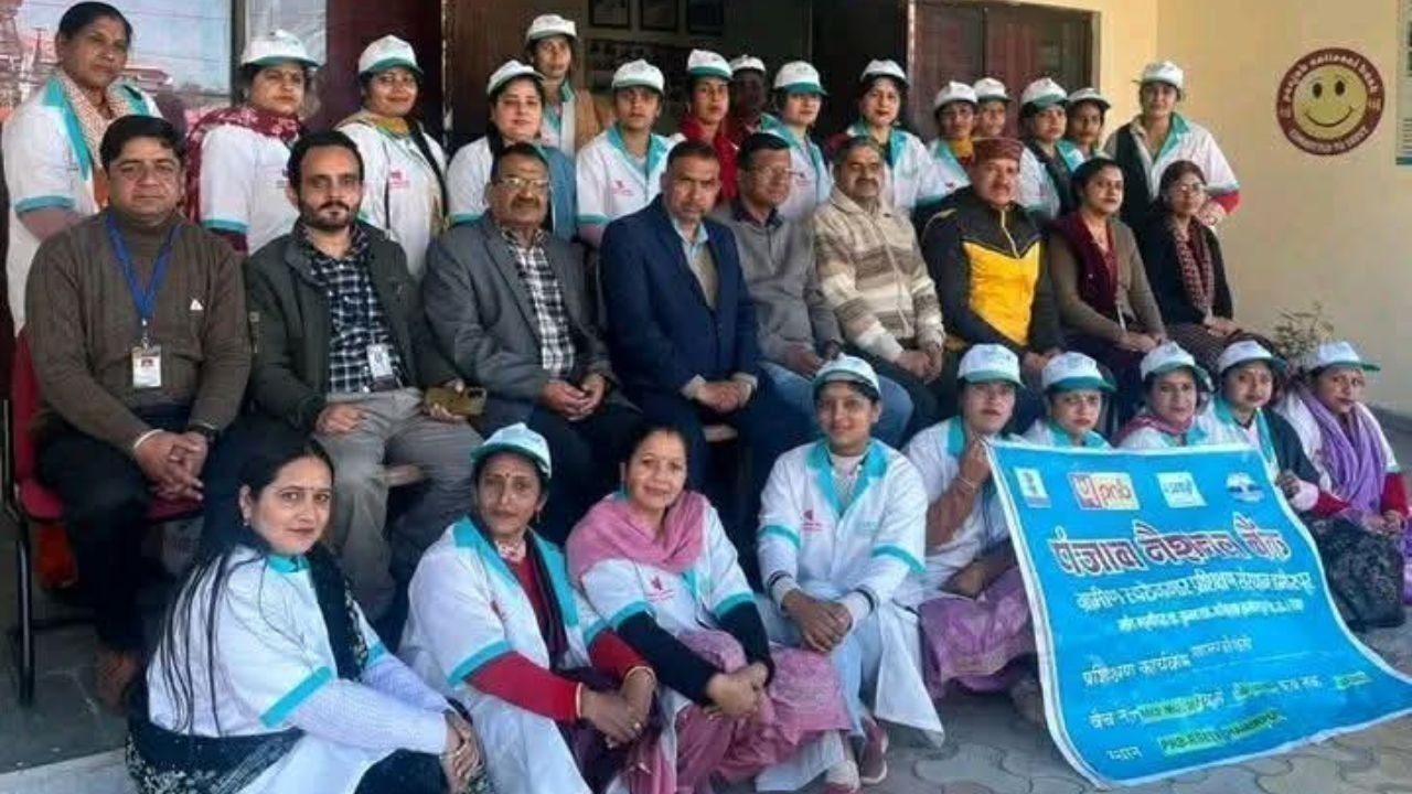 हमीरपुर RSETI में 24 महिलाओं ने सीखी मशरूम खेती