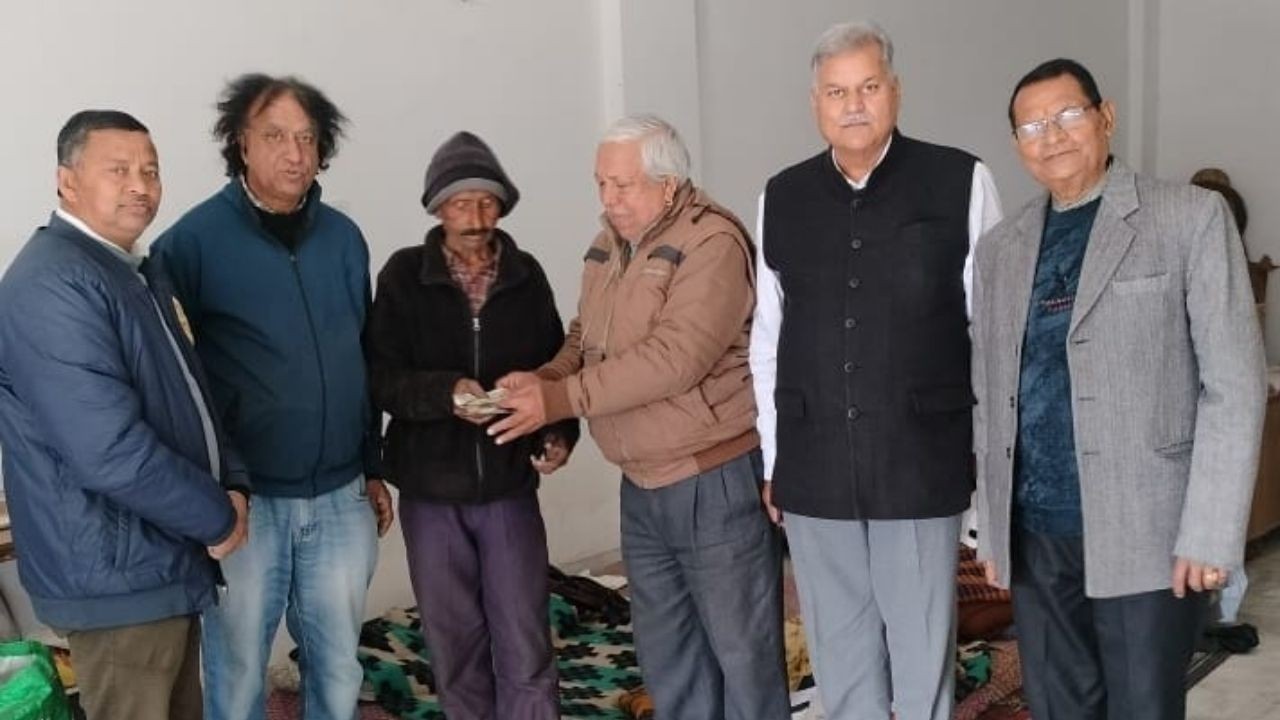 भारत विकास परिषद् ने निभाया मानवता का फर्ज, बीमार व्यक्ति को आर्थिक सहायता प्रदान