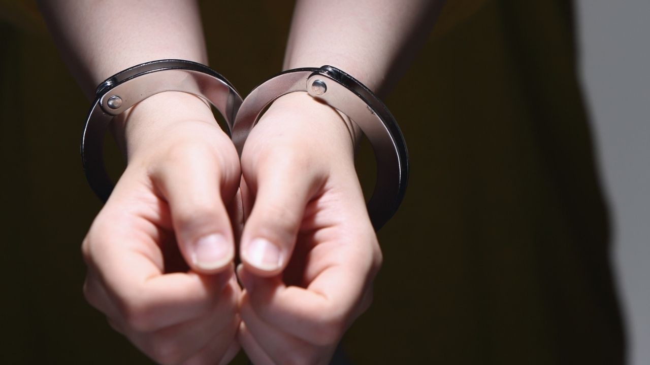 नशा मुक्त अभियान के तहत शिमला पुलिस ने युवती से चिट्टा बरामद कर गिरफ्तारी की